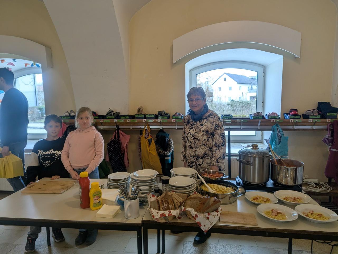 Helfer Pfarrcafe Pfarrgemeinde Vöcklabruck, Pfarrbücherei Vöcklabruck
