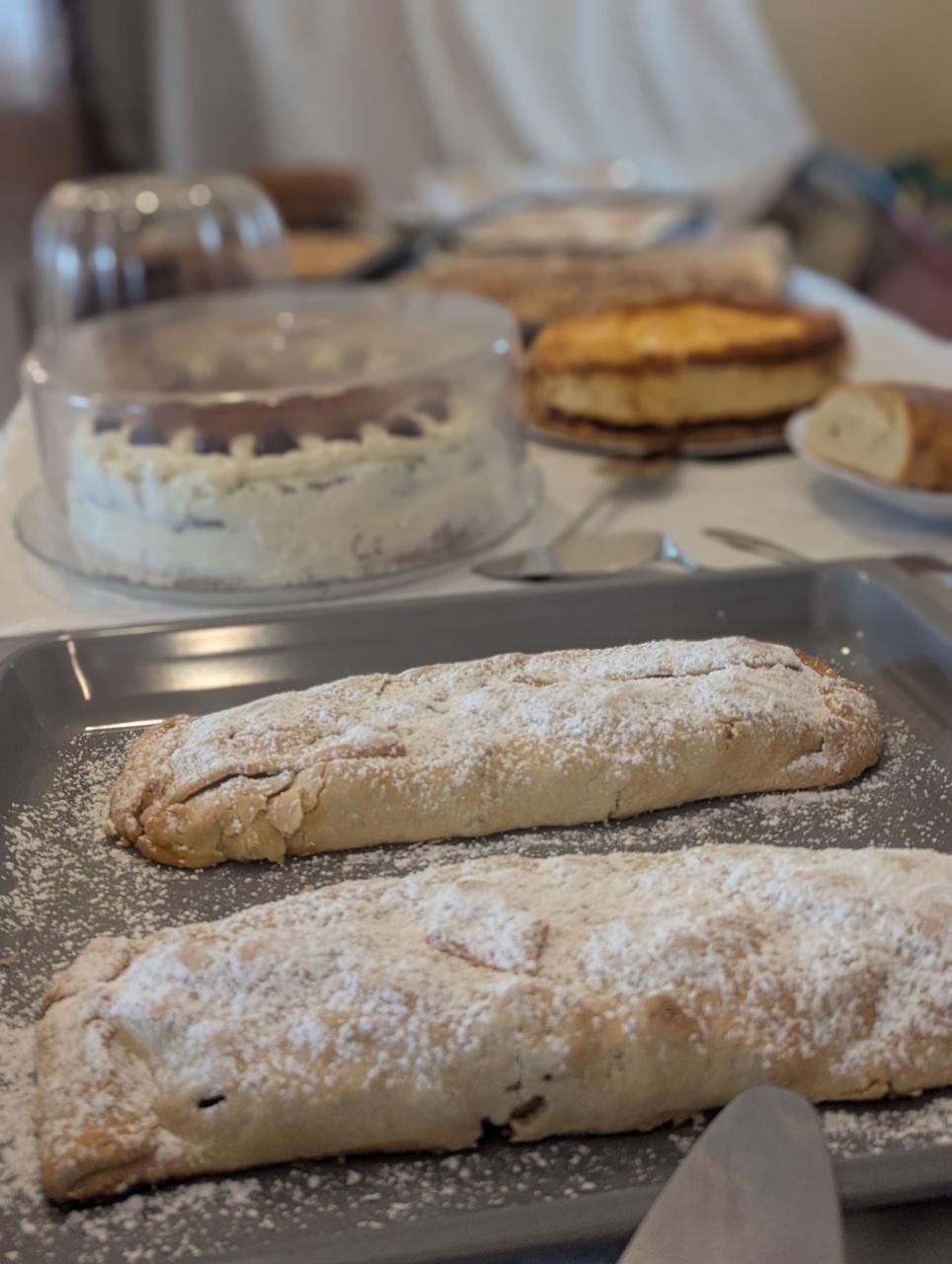 Kuchen Pfarrcafe Pfarrgemeinde Vöcklabruck, Pfarrbücherei Vöcklabruck